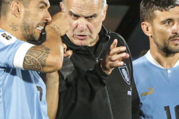 La decisión de Bielsa con Suárez en su último partido con Uruguay