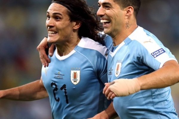 Cavani rompió el silencio tras el retiro de Suárez de la Selección de Uruguay