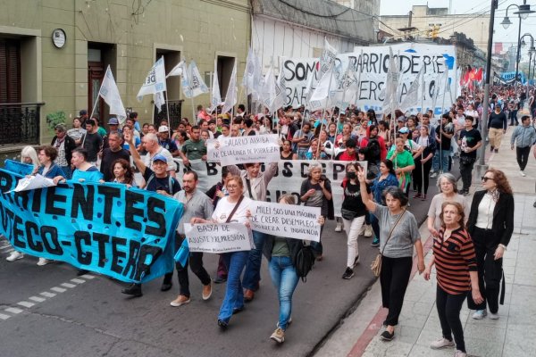 Corrientes: multitudinaria manifestación contra el veto a la Ley de Movilidad Jubilatoria