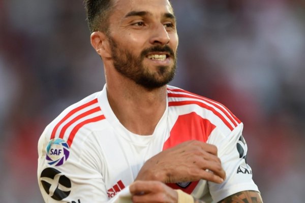 Con Nacho Scocco, River presentó su nueva camiseta alternativa