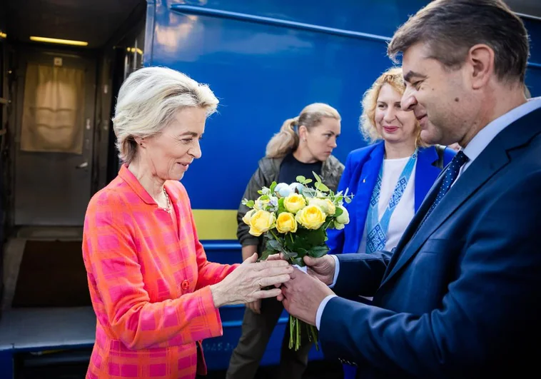 Ursula Von der Leyen llega a Kiev en su octavo viaje a Ucrania: «Vine aquí para hablar del apoyo de Europa»