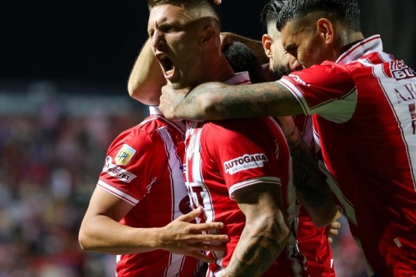 Unión volvió al triunfo ante Godoy Cruz y no se baja de la pelea