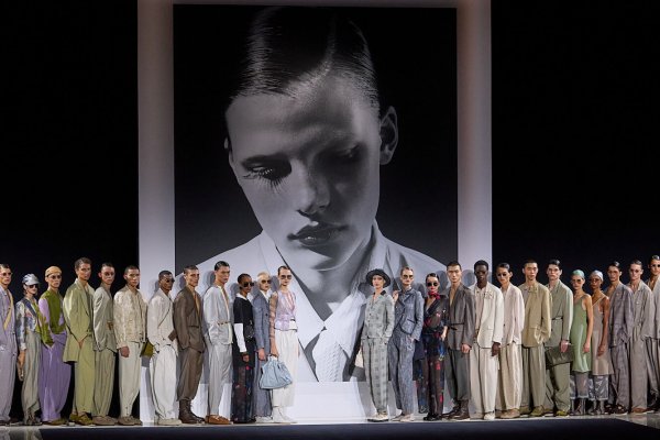 Las 5 claves del desfile de Emporio Armani para primavera verano 2025