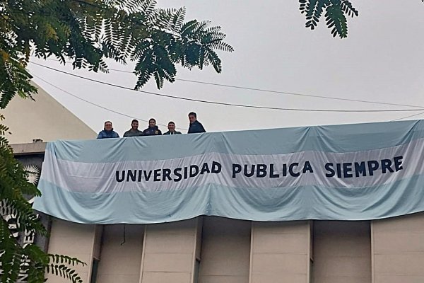 Los trabajadores universitarios salen a defender la Ley de Financiamiento Universitario