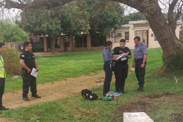 EJEMPLO! Un joven robó en Saladas  y su padre devolvió lo sustraído a la policia