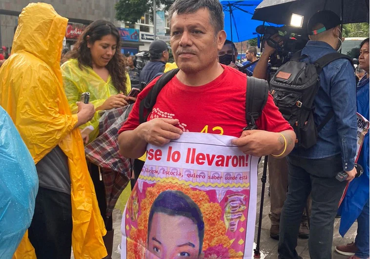 Clemente, padre de uno de los 43 desaparecidos de Ayotzinapa : «López Obrador no ha cumplido su compromiso»