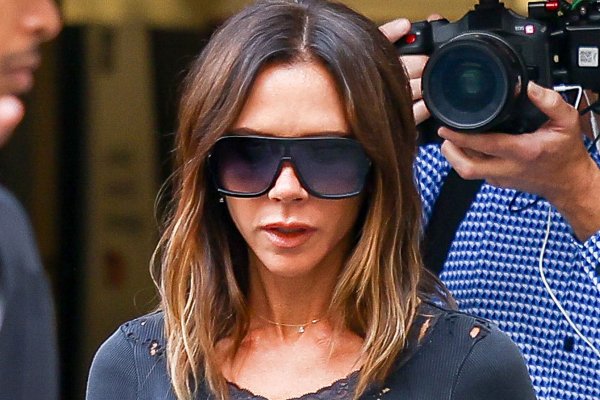 Victoria Beckham en París tiene el look 