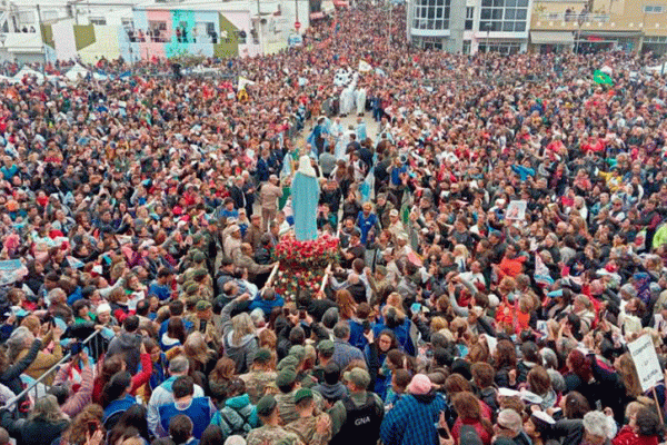 Multitudinaria celebración en honor a la Virgen en San Nicolás