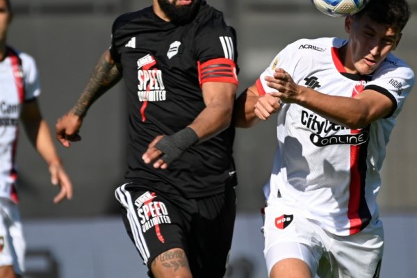 Newell's se durmió en el final y Deportivo Riestra lo empató con uno menos