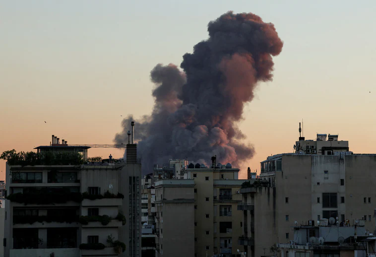 Israel bombardea el cuartel general de Hizbolá en un suburbio de Beirut