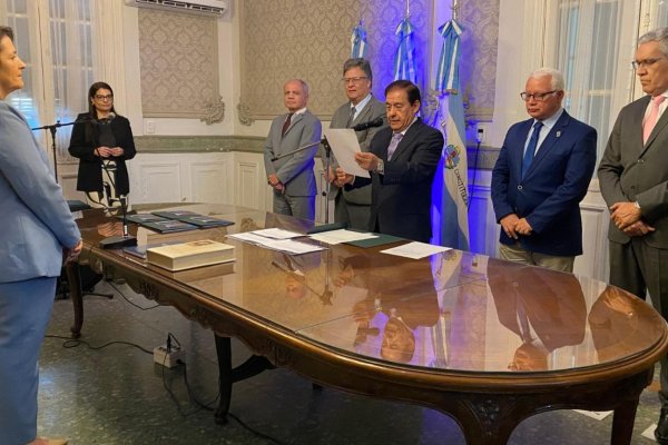 El doctor Fernando Augusto Niz tomó juramento a miembros del Jurado de Enjuiciamiento