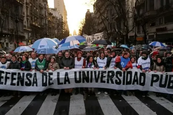 UNNE marcha en defensa de la universidad pública y advierte: están detrás del arancelamiento