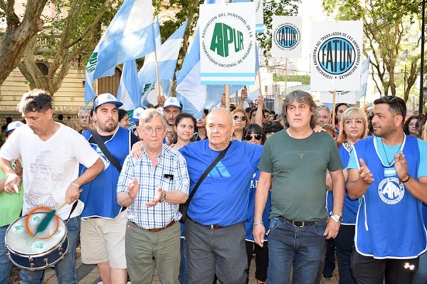 No Docentes de la UNR se suman a la marcha federal universitaria sin realizar paro