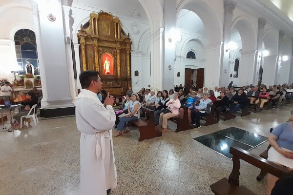 Gran participación de feligreses en la novena de la Virgen del Rosario