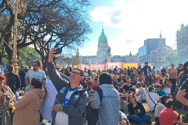 La Marcha Federal Universitaria moviliza a todo el país en reclamo al veto de Javier Milei