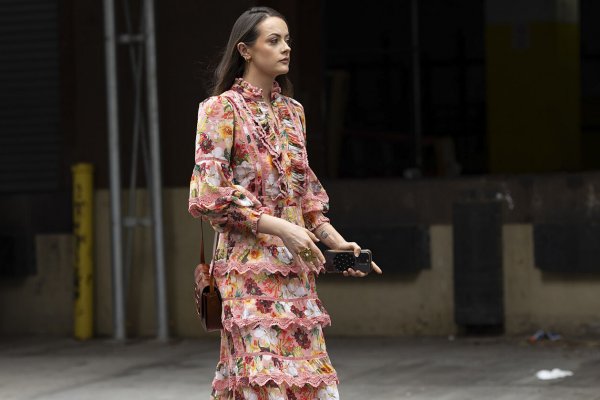 Este jueves de novedades en Zara tiene dos vestidos de invitada ideales para tus bodas de invierno