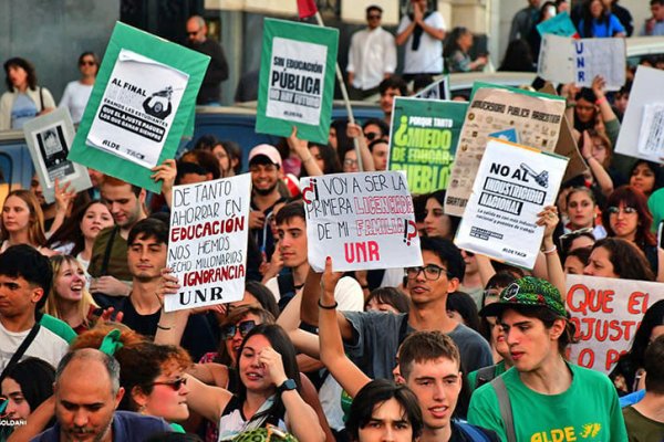 Los docentes universitarios de Rosario cuestionan a Milei tras el veto: “No ve, no escucha”