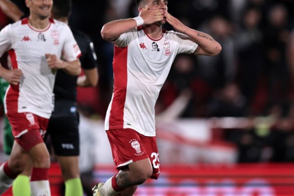 Huracán derrotó a Sarmiento y se prende en la pelea