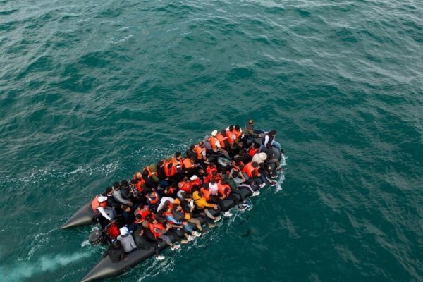 Al menos cuatro muertos, entre ellos un niño, durante una travesía de inmigrantes por el canal de la Mancha