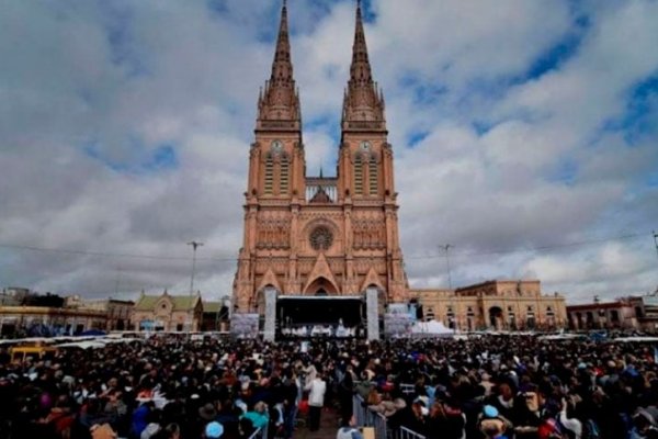 Miles de fieles peregrinaron a Luján con el lema «Madre, bajo tu mirada buscamos la unidad»