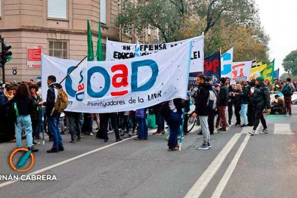 Gremios de docentes universitarios rechazaron el aumento del 6,8%, pero el Gobierno lo impondrá por decreto