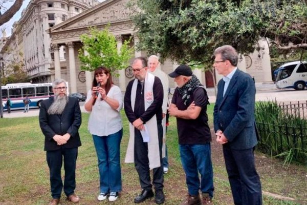 Jornada mundial de ayuno: en Plaza de Mayo rezaron la paz