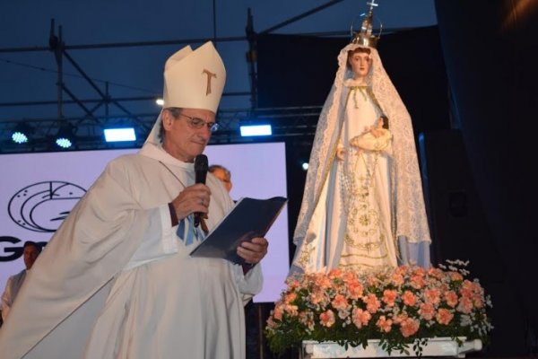 Monseñor Canecin rezó a la Virgen del Rosario por Loan: 