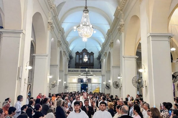 Fieles honraron a Nuestra Señora del Rosario en la Catedral de Corrientes