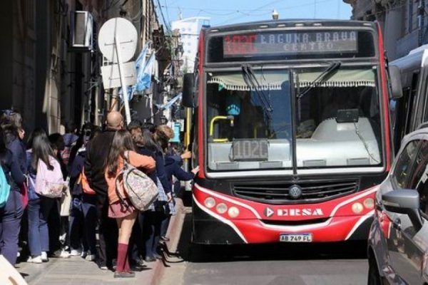 Corrientes: más de 25 gremios y organizaciones repudian suba del 1.500% en el transporte urbano