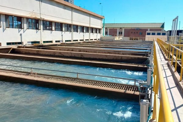 Reemplazan una importante cañería y durante 15 días habrá baja presión de agua en Rosario