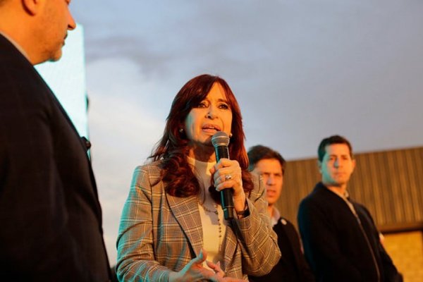 Cristina Kirchner arremetió contra los diputados peronistas que apoyaron el veto presidencial