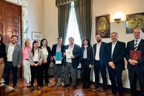 Educación y universidades nacionales firmaron convenios para formación docente