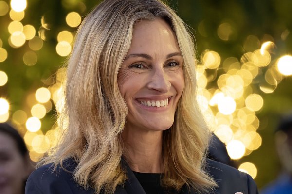 El inesperado cambio de look de Julia Roberts: nuevo corte de pelo y sin maquillaje para el otoño