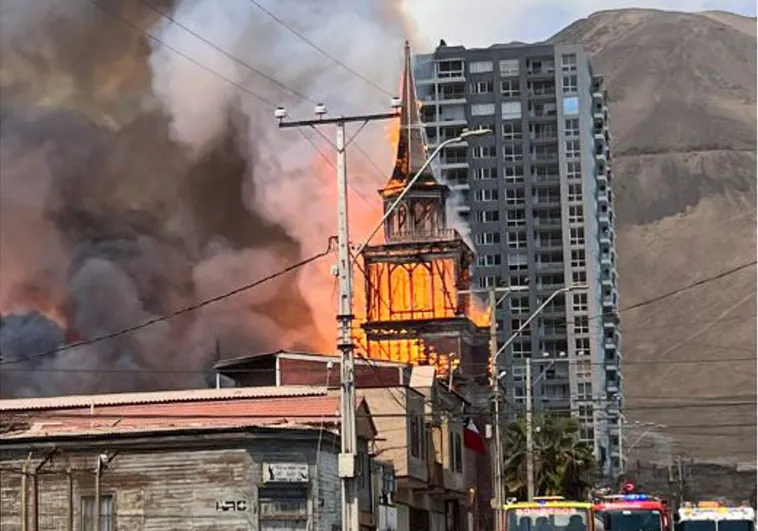 Un incendio calcina una iglesia en Chile considerada un monumento nacional