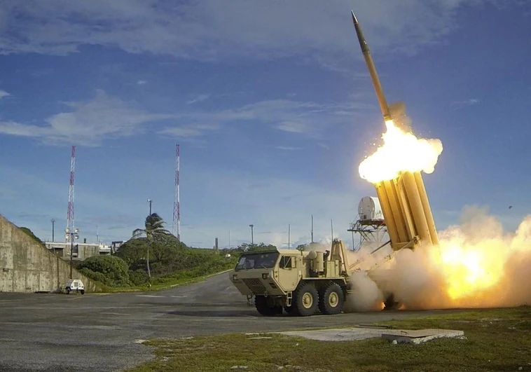 Diseñados para interceptar objetivos dentro y fuera de la atmósfera: así es el sistema THAAD que EE.UU. ha enviado a Israel para defenderse de Irán