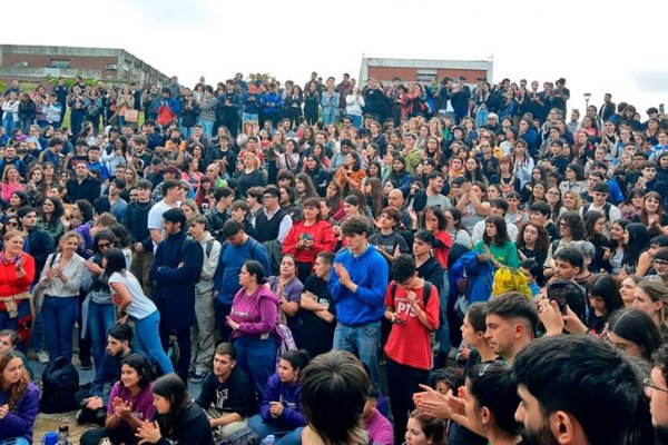 Contra el veto: estudiantes de la UNR toman cuatro facultades y crece la protesta