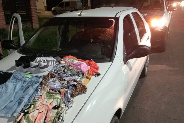 MECHERAS AL ACECHO! Disparan dos mujeres y abandonan su vehículo llena de prendas