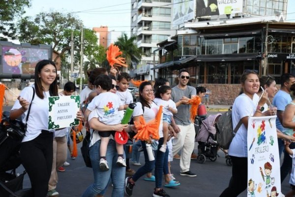 Organizan una caminata inclusiva por la costanera correntina