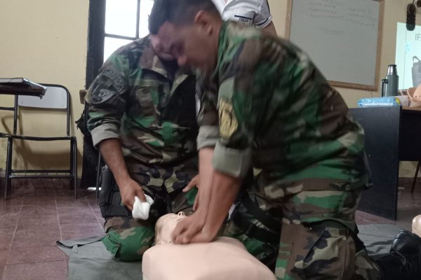 Curso de Primeros Auxilios en la Dirección General de Grupos Especiales de la Policía de Corrieentes