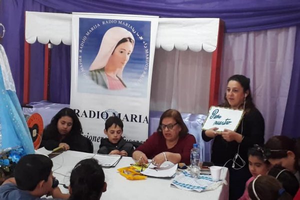 En comunión con el Papa: Monseñor Canecin convocó a los niños a rezar el Rosario por la Paz