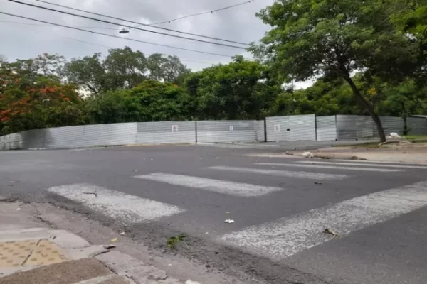 Interrumpen el tránsito en calle céntrica de Corrientes