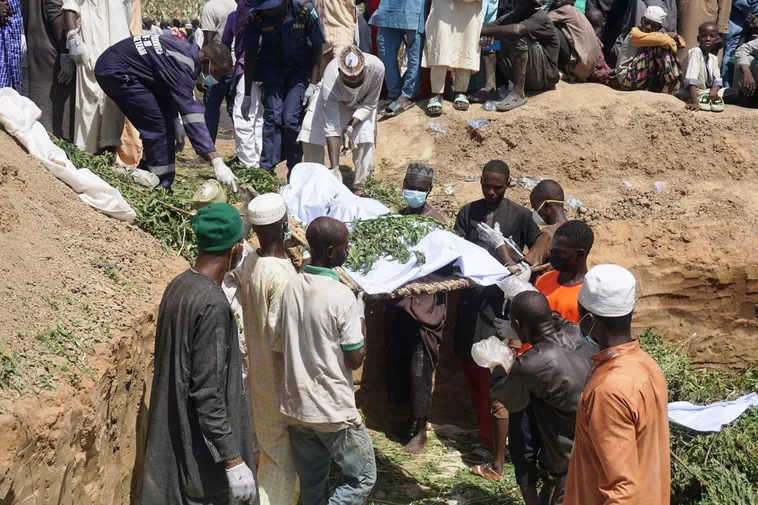 Ascienden a 170 los muertos por la explosión de un camión cisterna en Nigeria