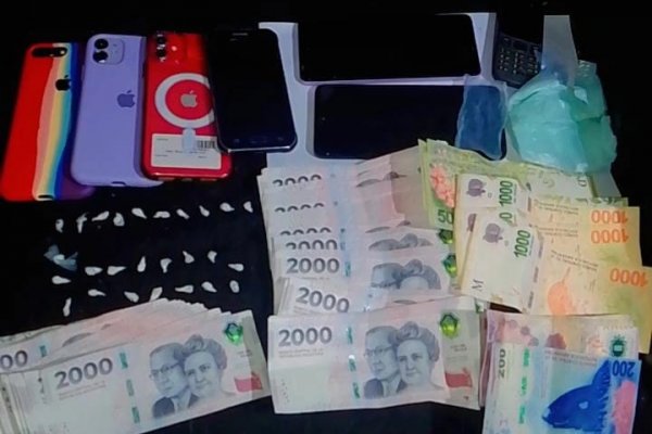 ALLANAMIENTO! Policías de Corrientes secuestran drogas, dinero y celulares