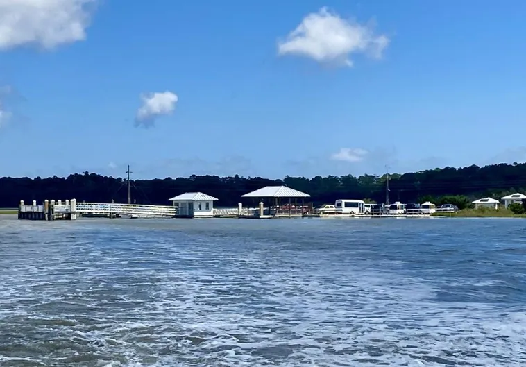 Al menos siete muertos al colapsar la pasarela de un muelle en EE.UU.