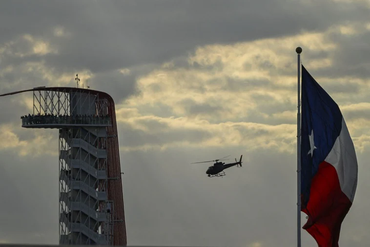 Mueren cuatro personas en un helicóptero tras estrellarse con una torre de radio en Houston