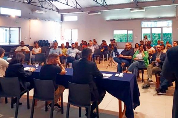 La Iglesia y dirigentes sociales se reunieron en una mesa de diálogo en Santa Fe