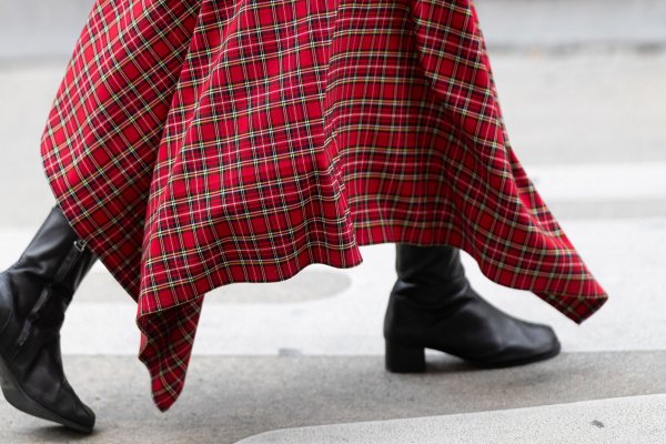 A cada falda del invierno, su bota infalible o 5 fórmulas que te vestirán bien en 3 minutos