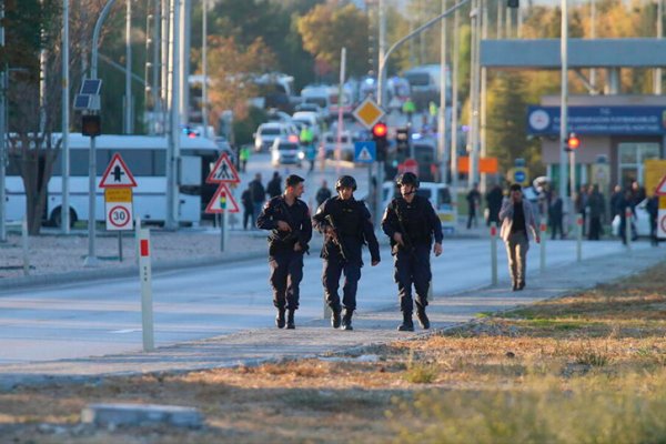 Atacaron la sede de industria aeroespacial de Turquía: al menos 4 muertos y una decena de heridos