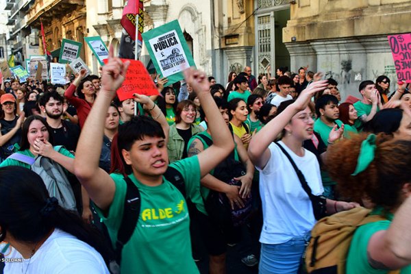 Cifra alarmante: la UBA alertó que uno de cada cuatro jóvenes es indigente