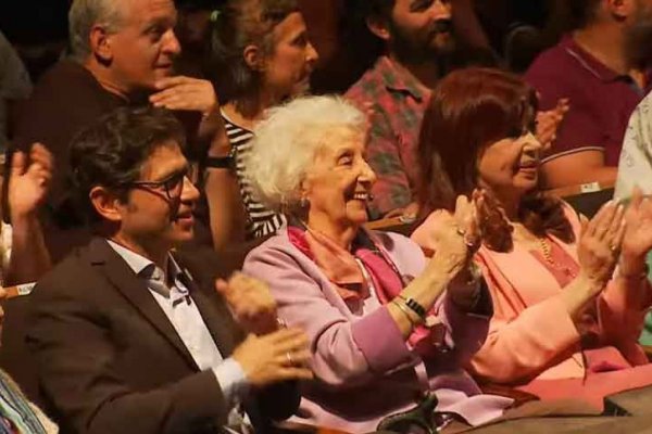 Cristina y Axel Kicillof se muestran juntos en el acto por el aniversario de Abuelas, en La Plata